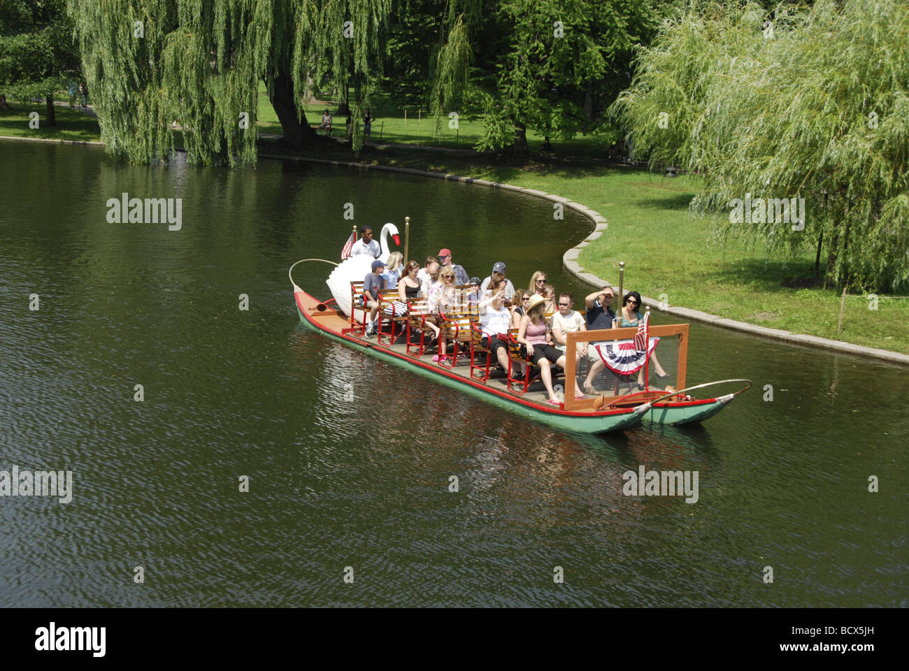 Swan boats dans Jardin Public de Boston, Massachusetts, USA Banque D'Images