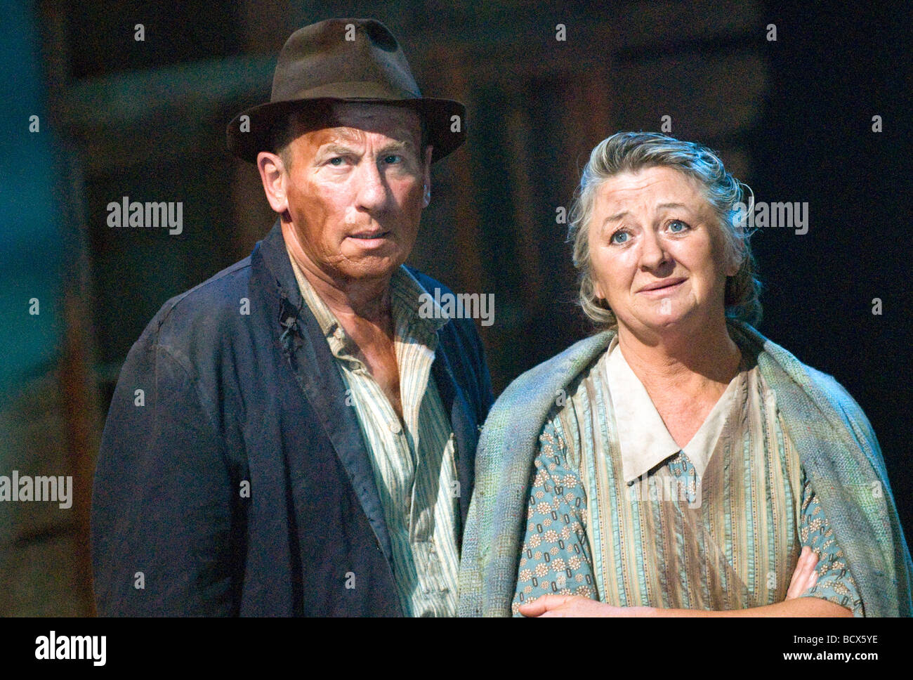 Christopher Timothy que Pa et Joad joad Sorcha Cusack jouant Ma dans les raisins de la colère, Chichester Festival Theatre, juillet 2009. Banque D'Images