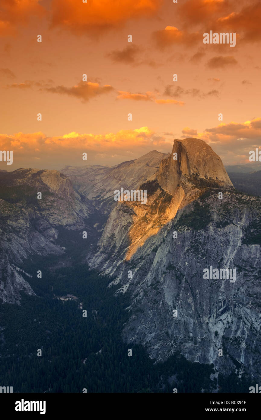 USA Californie Yosemite National Park Glacier Point de vue Demi Dôme montagne et vallée de Yosemite Banque D'Images