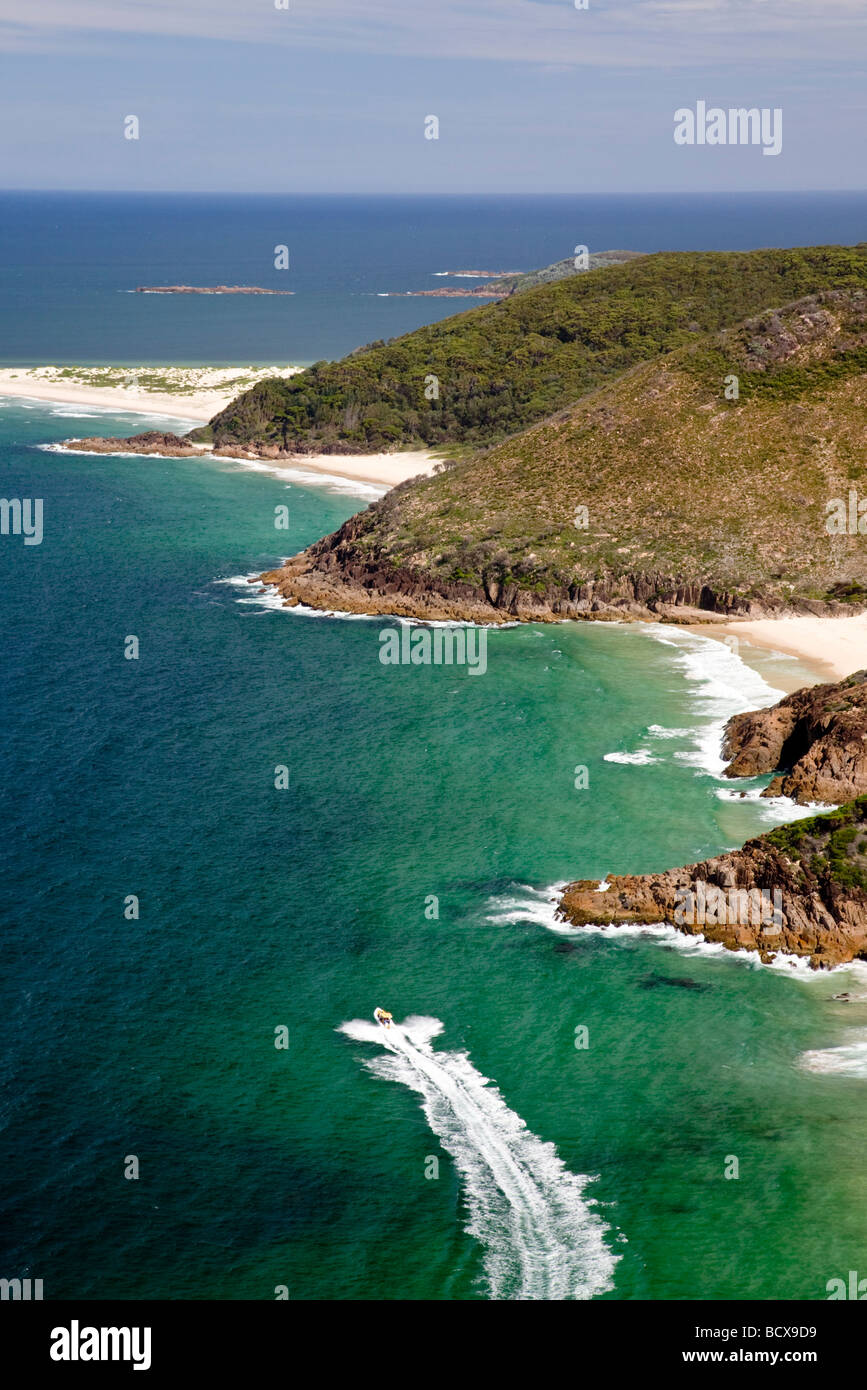 Excursion en bateau de vitesse passant Zenith Beach Tomaree National Park Australie Banque D'Images