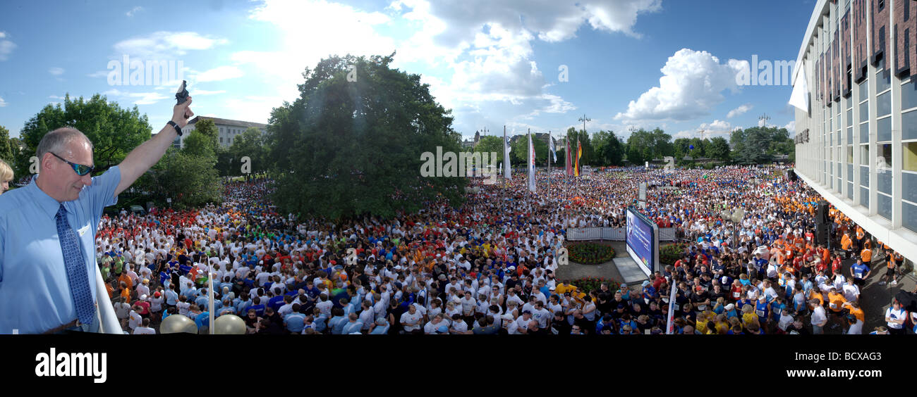 Plus de 13 000 coureurs au début 2009, les entreprises Firmenlauf run, Koblenz, Rhénanie-Palatinat, Allemagne, Europe Banque D'Images