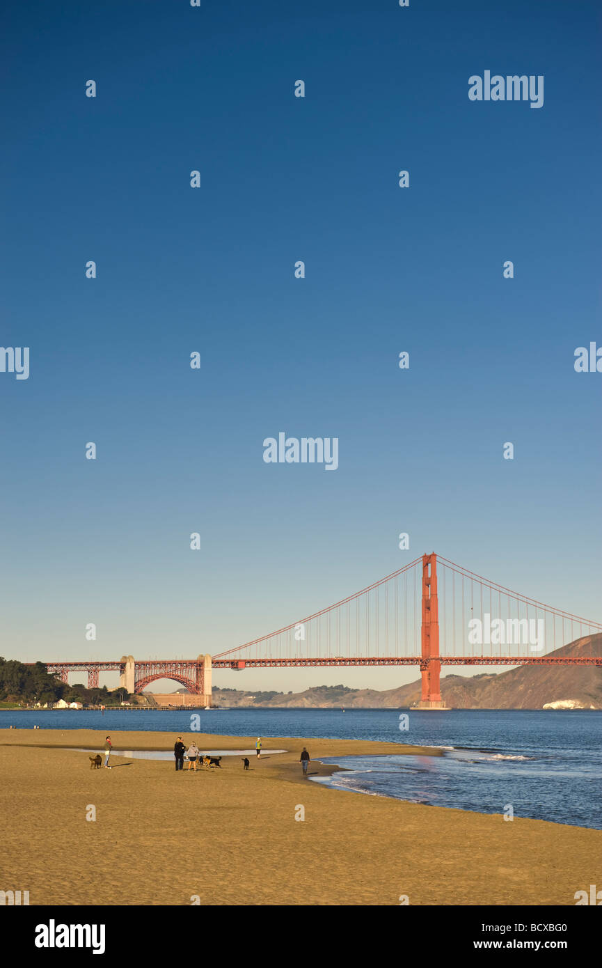 Usa California San Francisco Golden Gate Bridge et Presidio Beach Park Banque D'Images