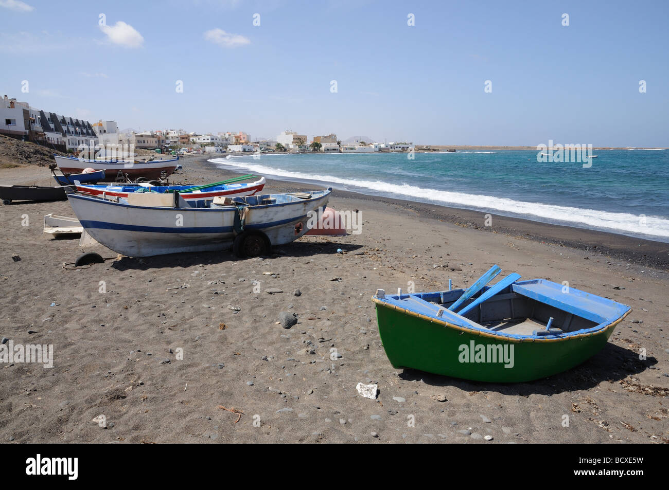 Bateaux de pêche sur la plage de Puerto Lajas Fuerteventura, Espagne Banque D'Images