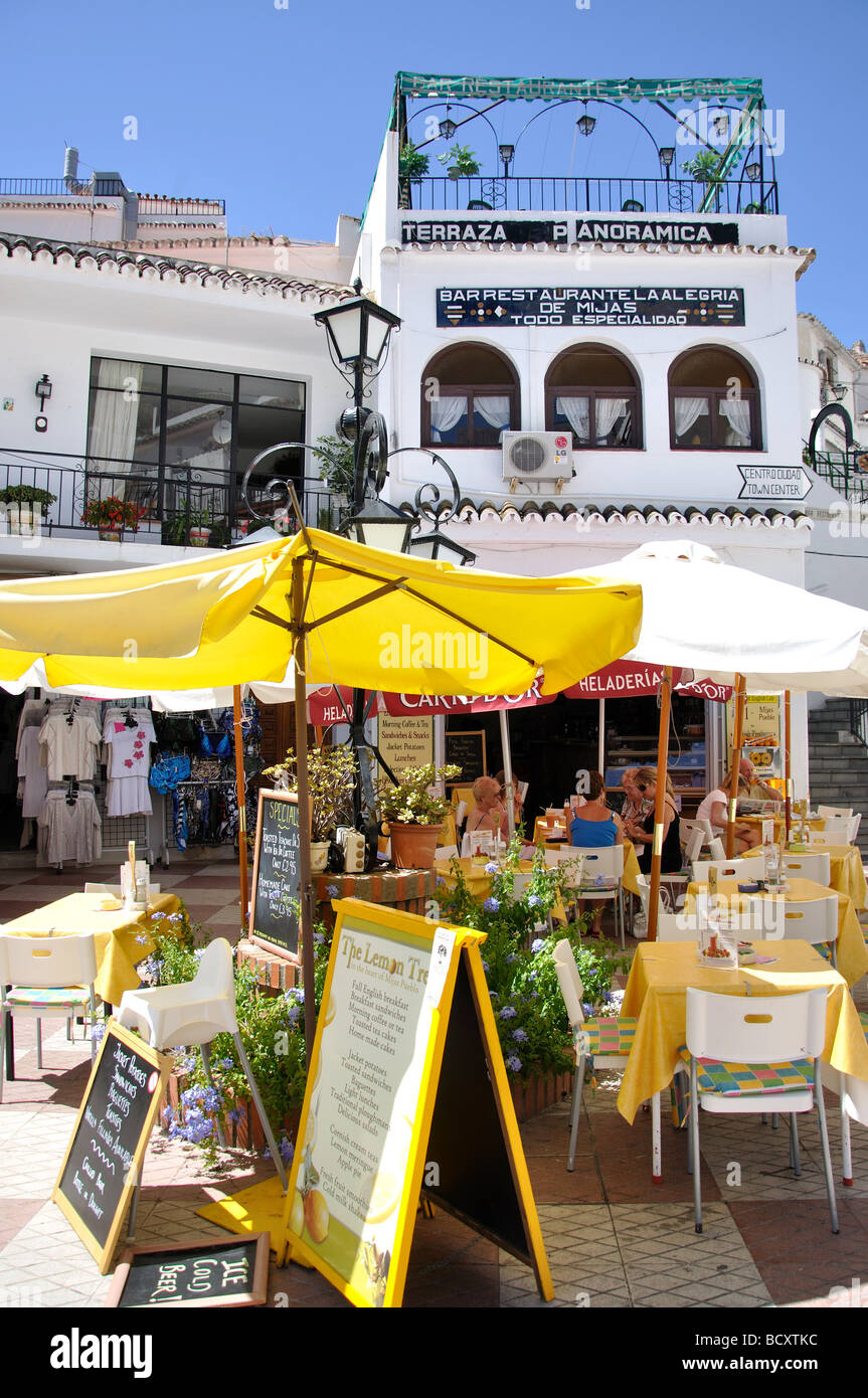 Café extérieur, Plaza Virgen de la Pena, Mijas, Costa del sol, province de Malaga, Andalousie, Andalousie, Espagne Banque D'Images