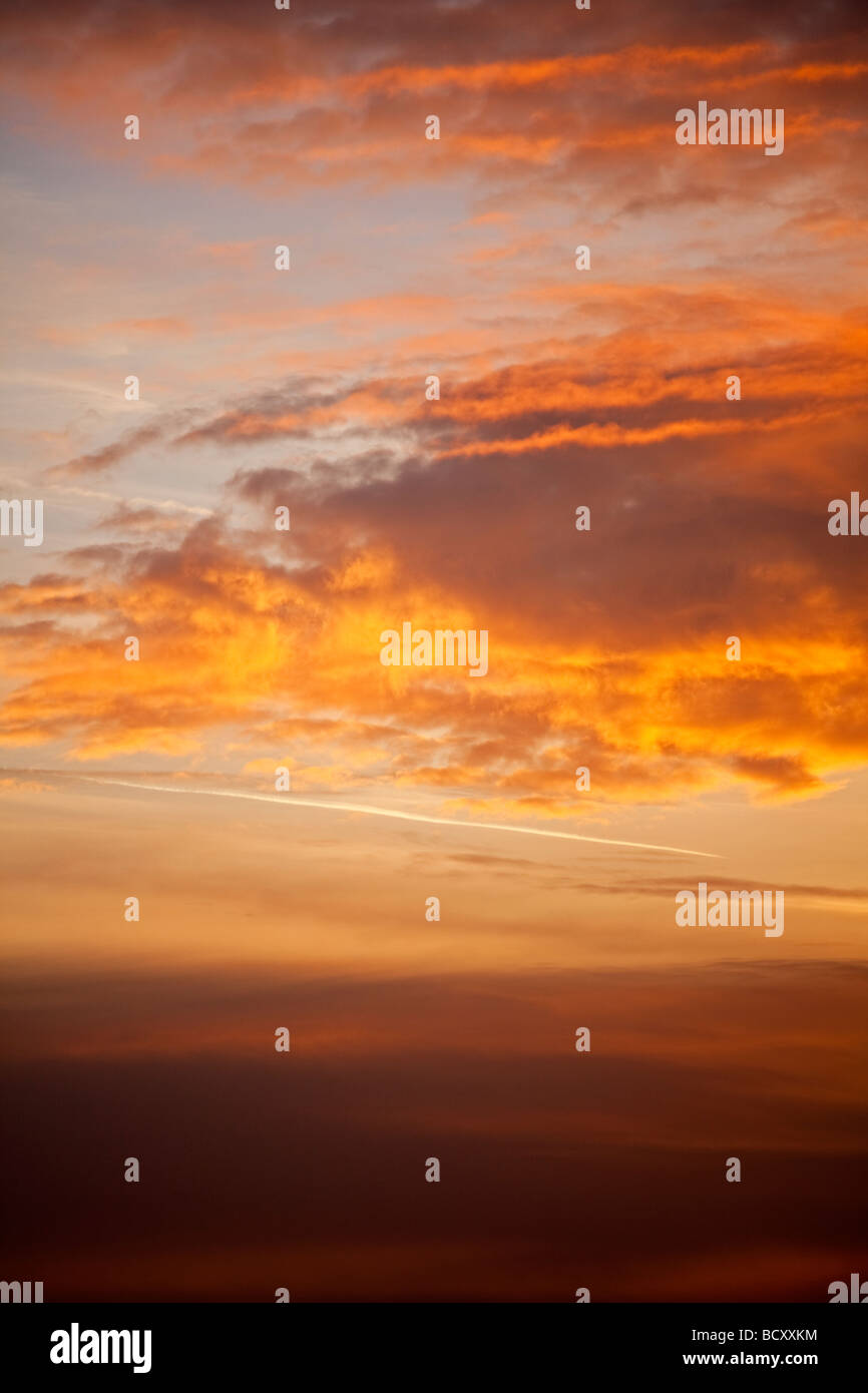 Lever du soleil rougeoyant, Sky UK Banque D'Images