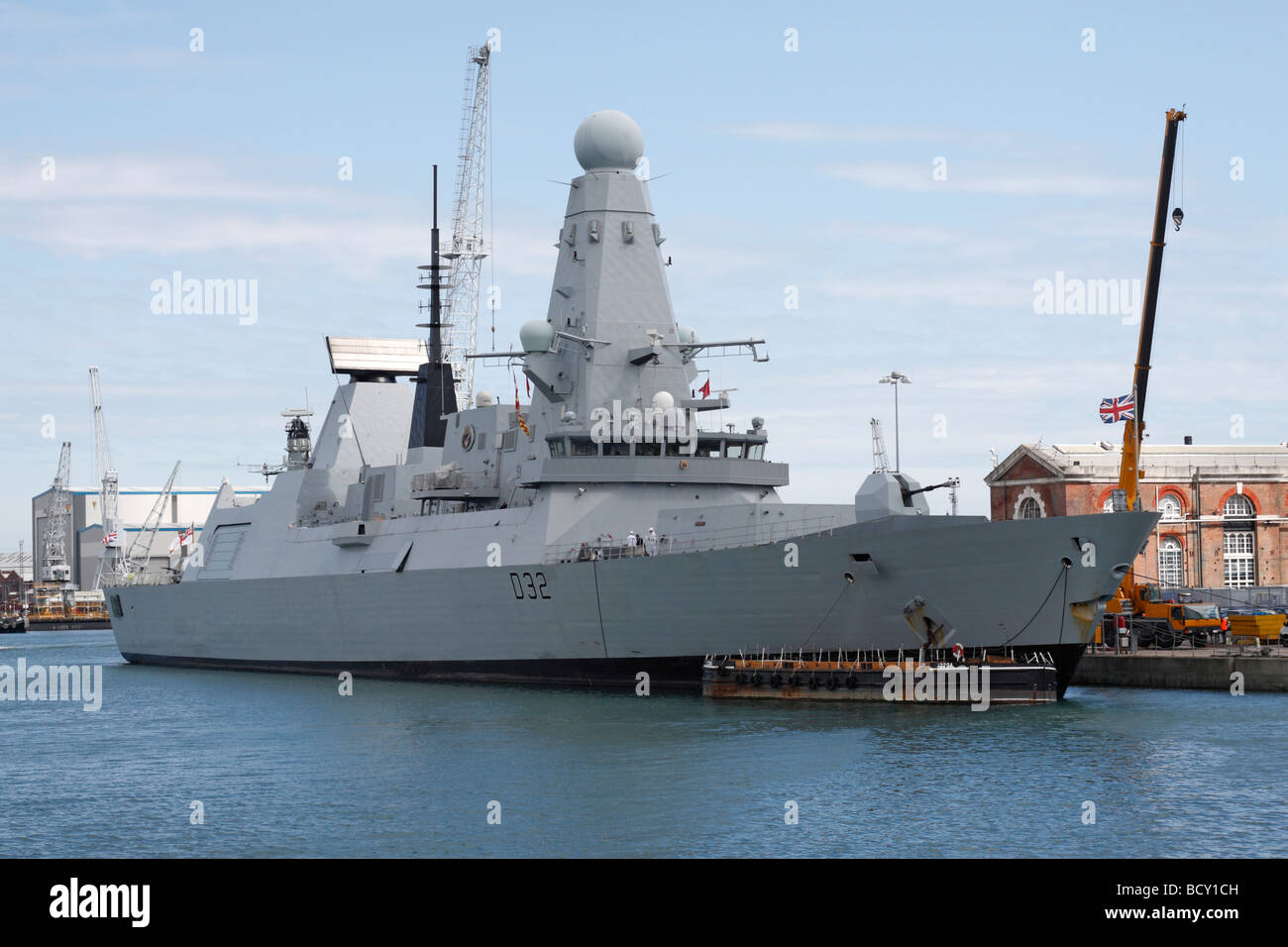 Le HMS Daring (D32), le navire de tête du type 45 (D) Classe de destroyers de défense aérienne, mouillée dans l'arsenal de la Marine royale, Portsmouth. Banque D'Images