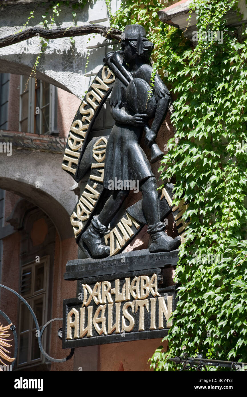 Sculpture de cornemuse sur la façade de l'Auberge et restaurant Griechenbeisl Au Fleischmarkt, Vienne, Autriche Banque D'Images