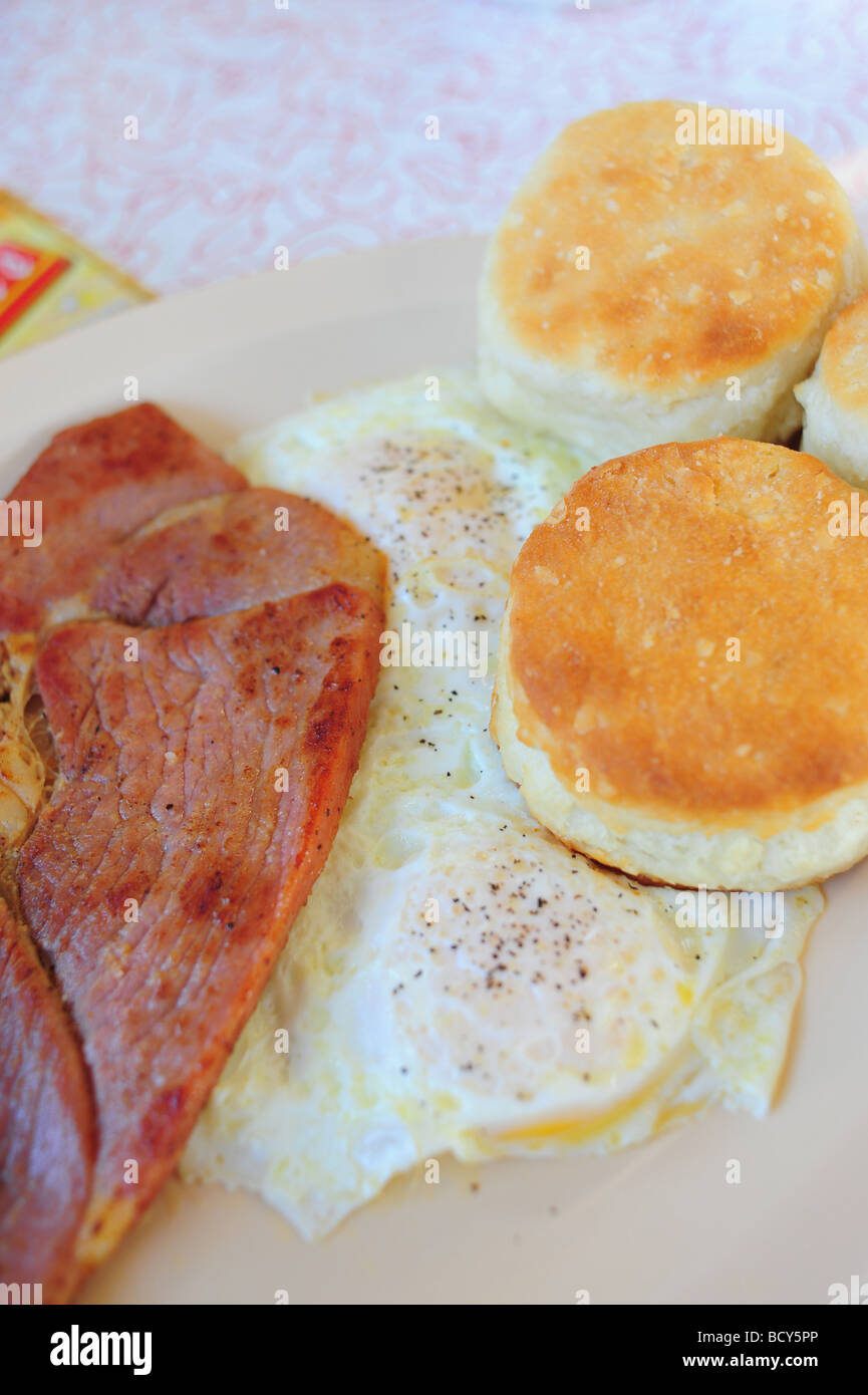 USA, New York, le restaurant du Memphis-Bryant-biscuits, des œufs au jambon de pays Banque D'Images