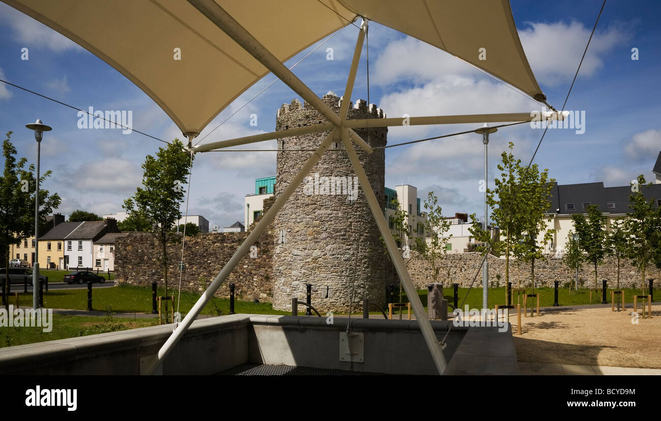 La Watch Tower et rénové les murs de la ville, la ville de Waterford, Irlande Banque D'Images