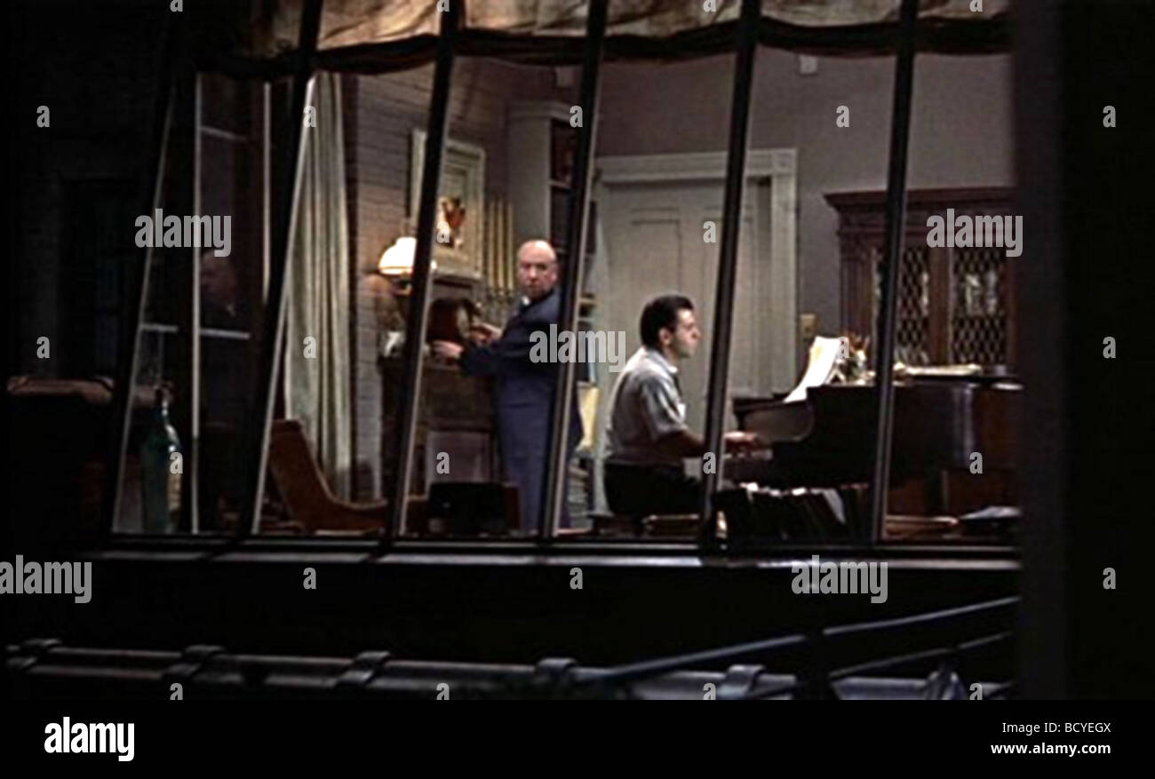 La fenêtre arrière Année : 1954 Réalisation : Alfred Hitchcock Ross Bagdasarian Banque D'Images La fenêtre arrière Année : 1954 Réalisation : Alfred Hitchcock Ross Bagdasarian Banque D'Images