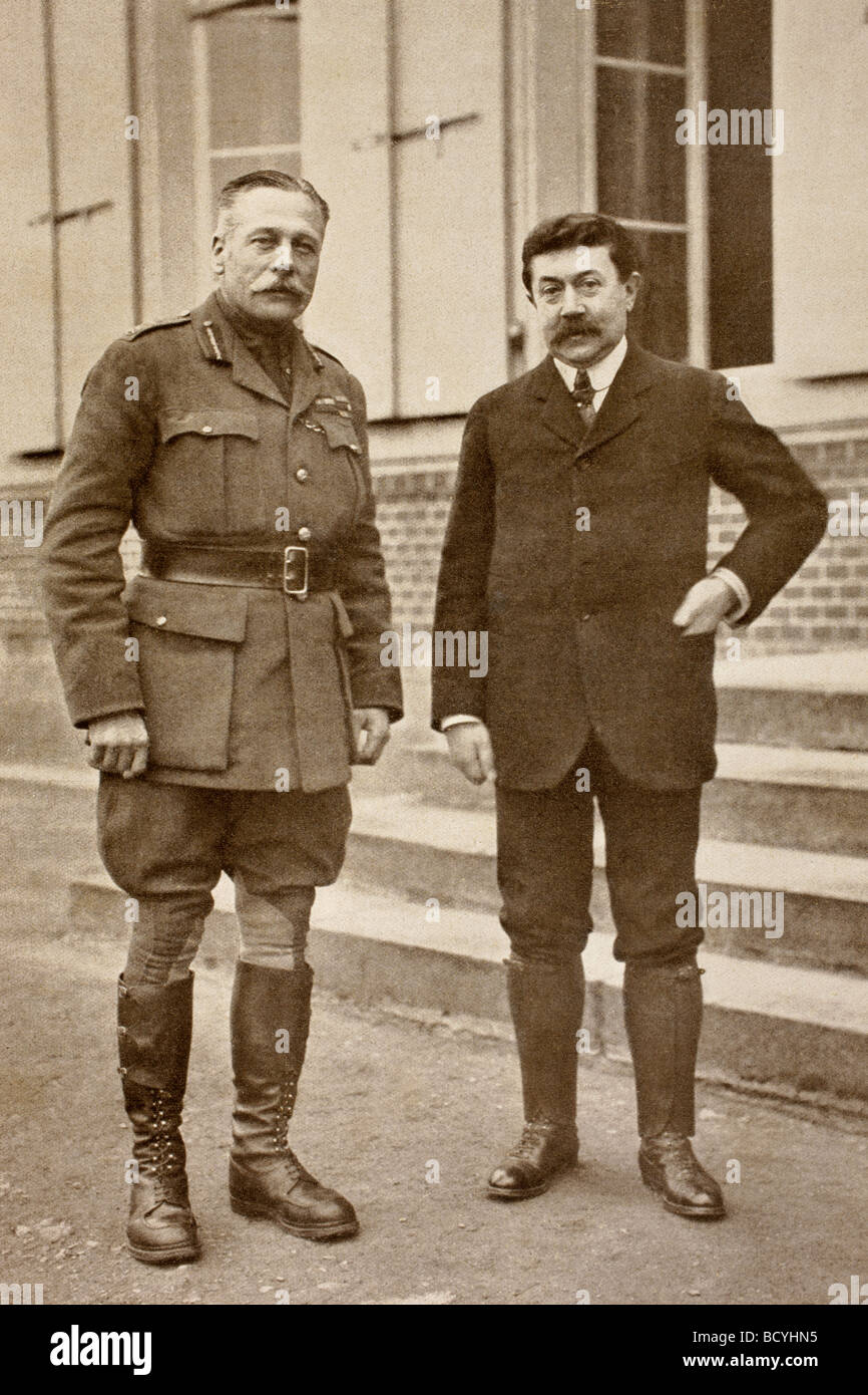 Le maréchal sir Douglas Haig, commandant en chef des forces britanniques à gauche et Paul Painlevé Ministre français de la guerre juste. Banque D'Images