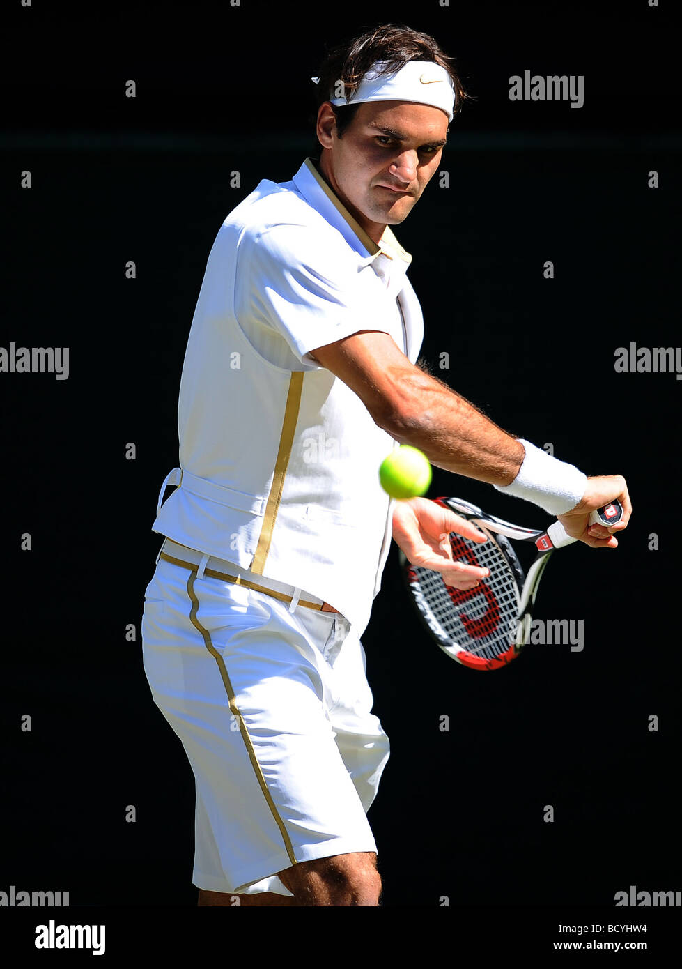 ROGER FEDERER se réchauffe avant le championnat de Wimbledon Wimbledon 2009 Londres Angleterre 24 Juin 2009 Banque D'Images