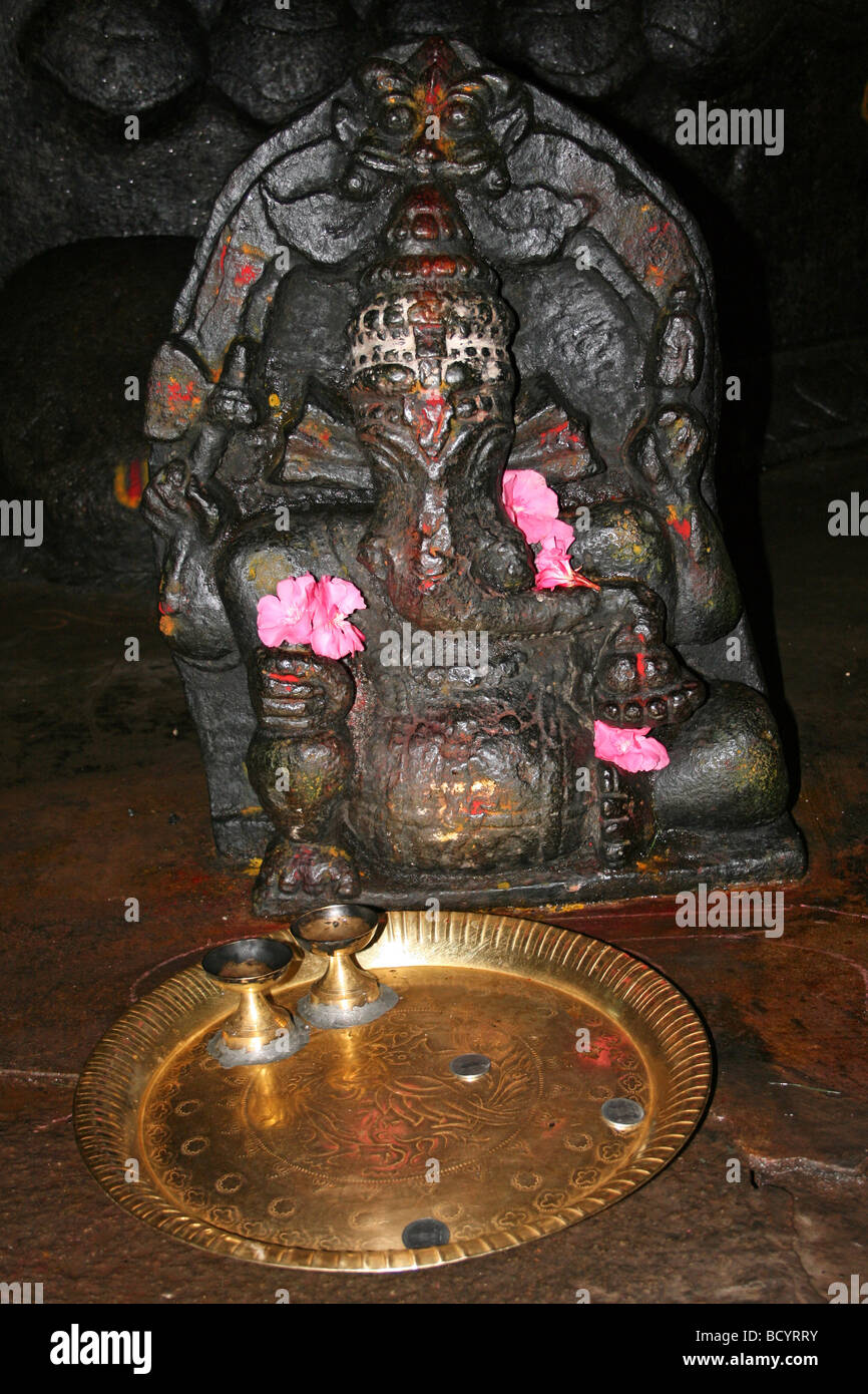 Lieu de culte pour le dieu Hindou Ganesh dans le Bull Temple, Bangalore, Inde Banque D'Images