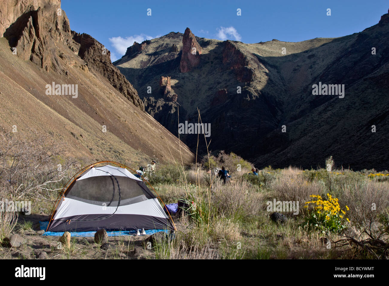 CAMPING dans le Wild and Scenic VALLEY RIVER gorge l'Est de l'Oregon Banque D'Images