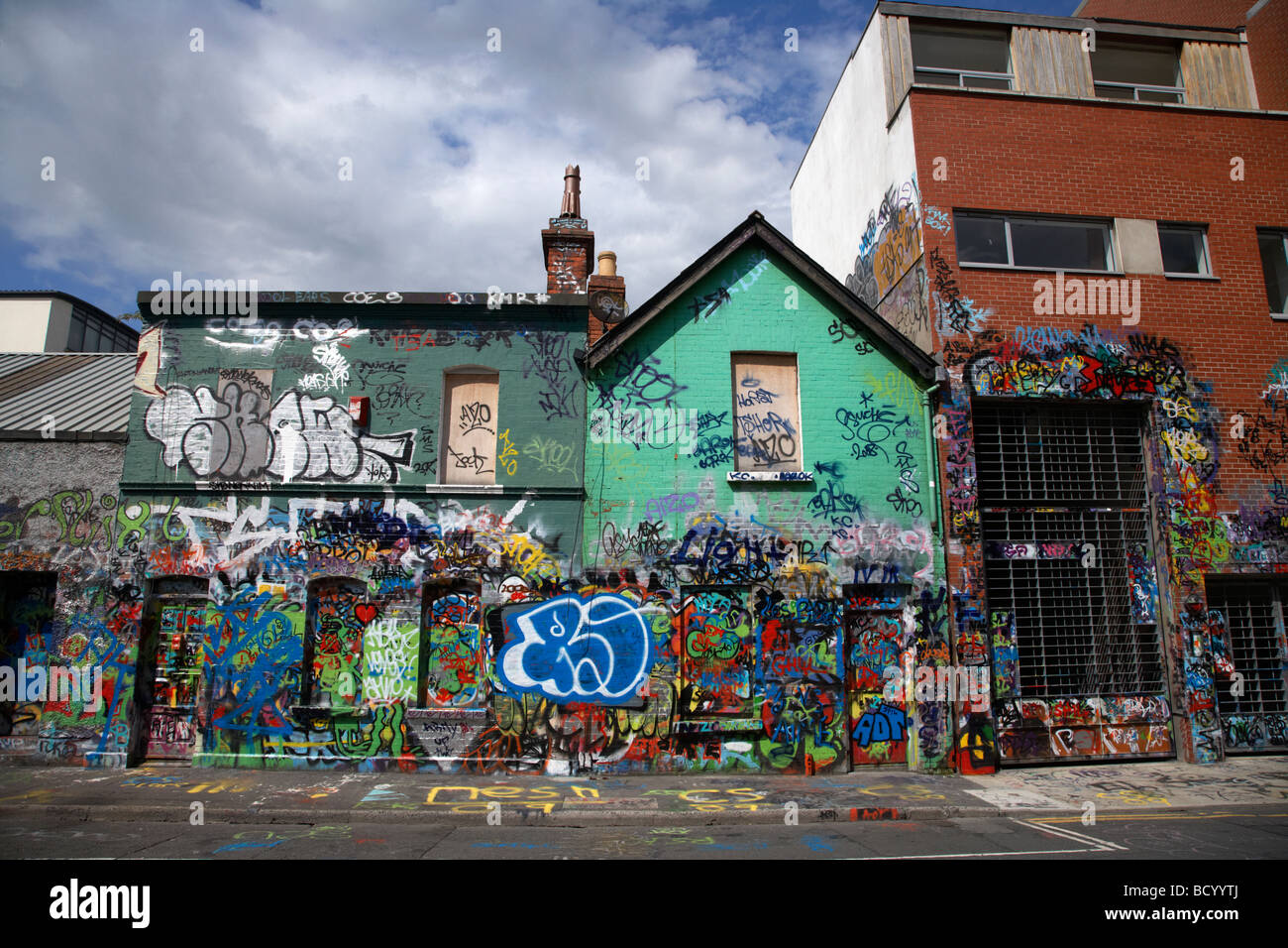 Le célèbre U2 mur recouvert de graffitis de ventilateur à Windmill Lane studios à Dublin République d'Irlande Banque D'Images