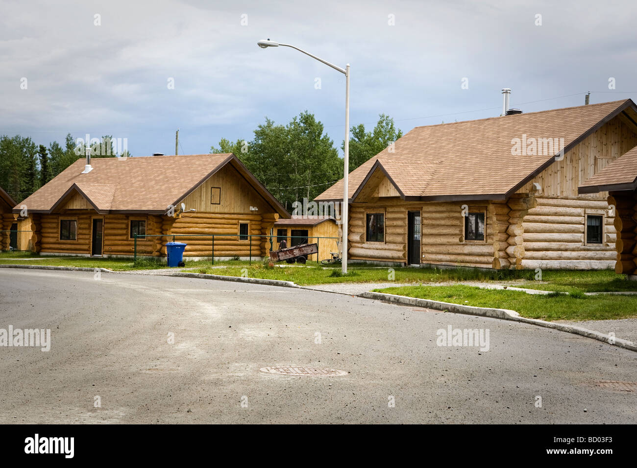 Maisons bois sont représentés dans les Cris de Waswanipi La réserve de la province de Québec, Canada Banque D'Images