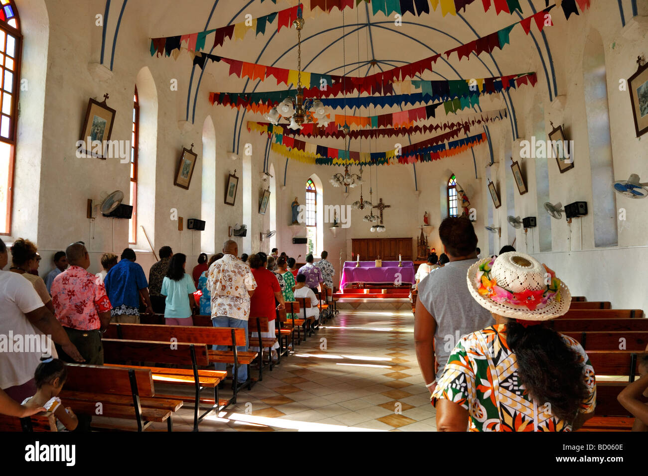 Église sur Rangiroa, Tuamotu, Polynésie Française Banque D'Images