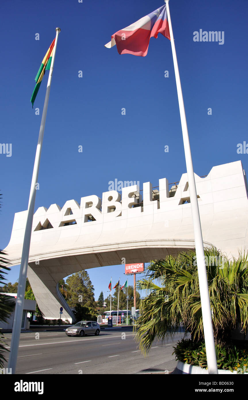 Panneau d'entrée de la ville, Marbella, Costa del Sol, la province de Malaga, Andalousie, Espagne Banque D'Images