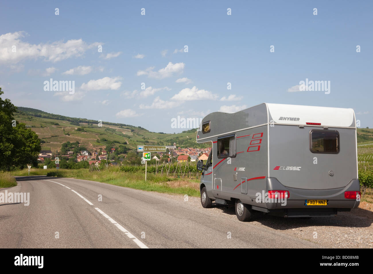 Westhalten Haut Rhin Alsace France. Camping sur la route des vins d'Alsace Grand Cru au travers des vignobles de la Vallée Noble Banque D'Images