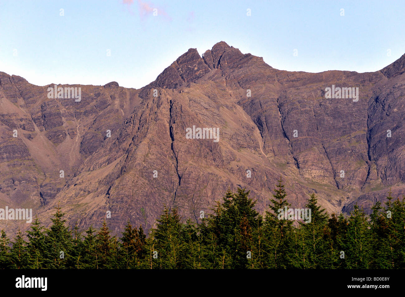 Druim Bidean Ramh Sgurr nan et une Fheadain, de Glen cassante. Île de Skye, Hébrides intérieures, Ecosse, Royaume-Uni, Europe. Banque D'Images