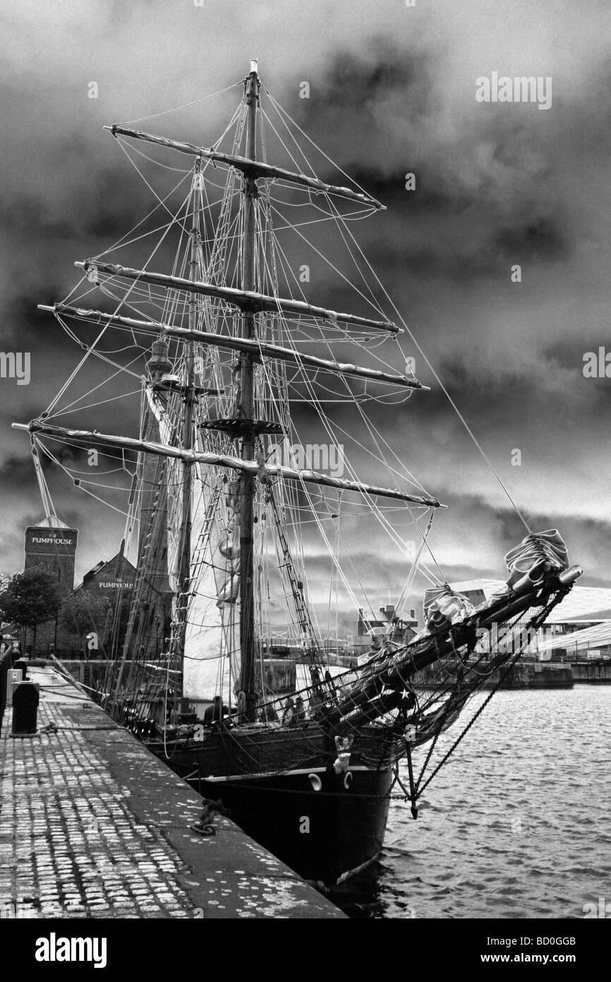 Tall Ship dans le centre de Liverpool, l'Albert Dock, Merseyside, Royaume-Uni Banque D'Images