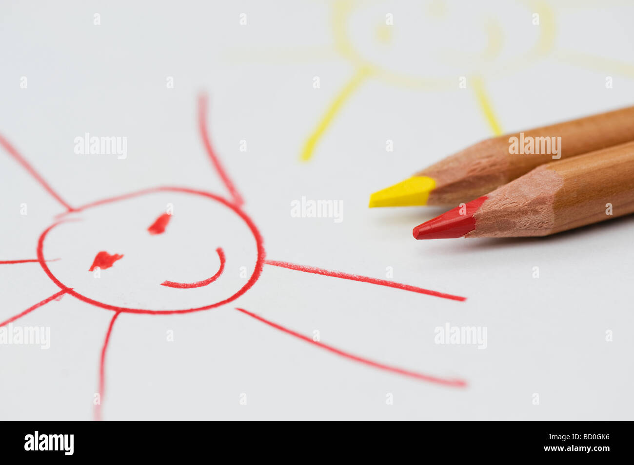 Soleil de couleur photos dessiné par un enfant avec des crayons Banque D'Images