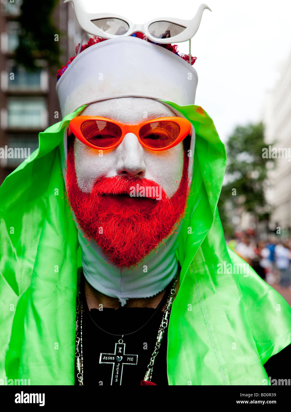 Homme Femme à Barbe Orange à la Gay Pride à Londres UK Banque D'Images