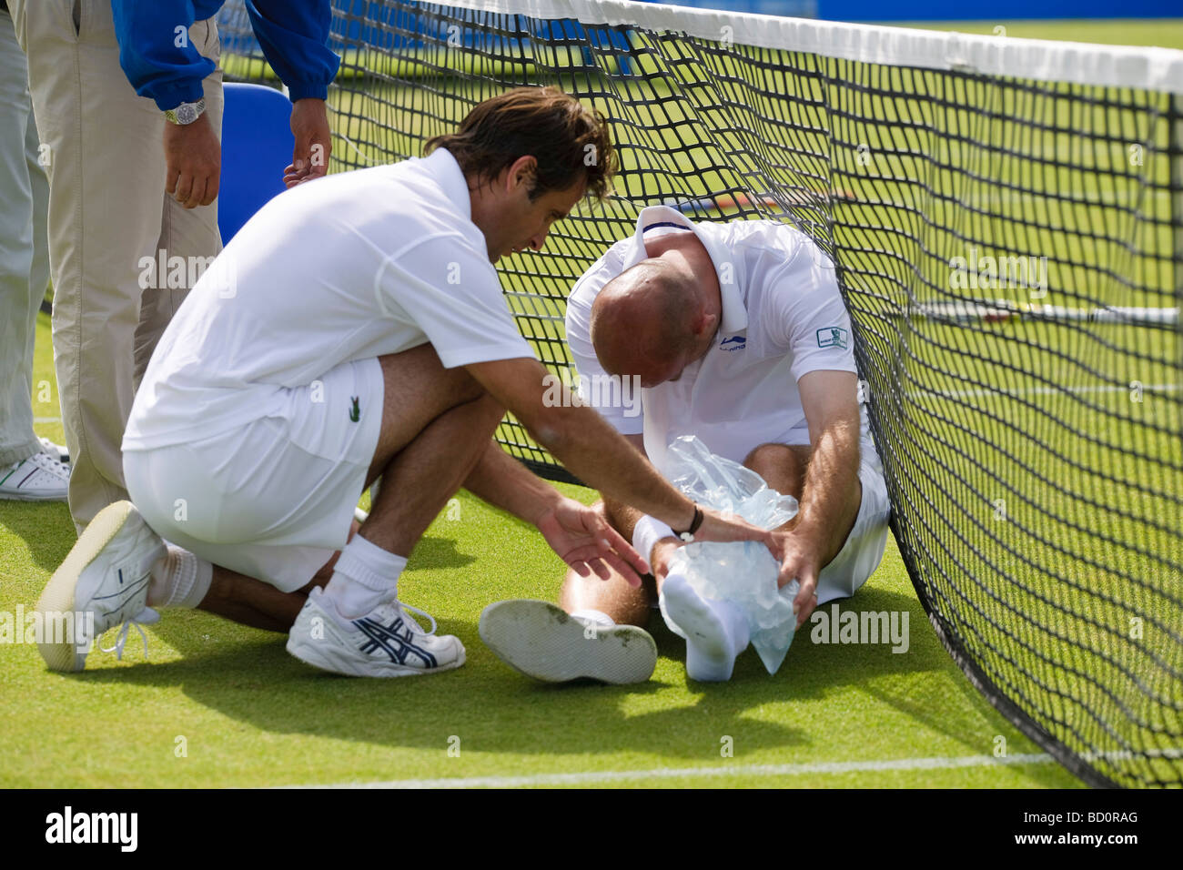 Tournoi de tennis International AEGON Ivan Ljubicic prend une lourde chute. Banque D'Images