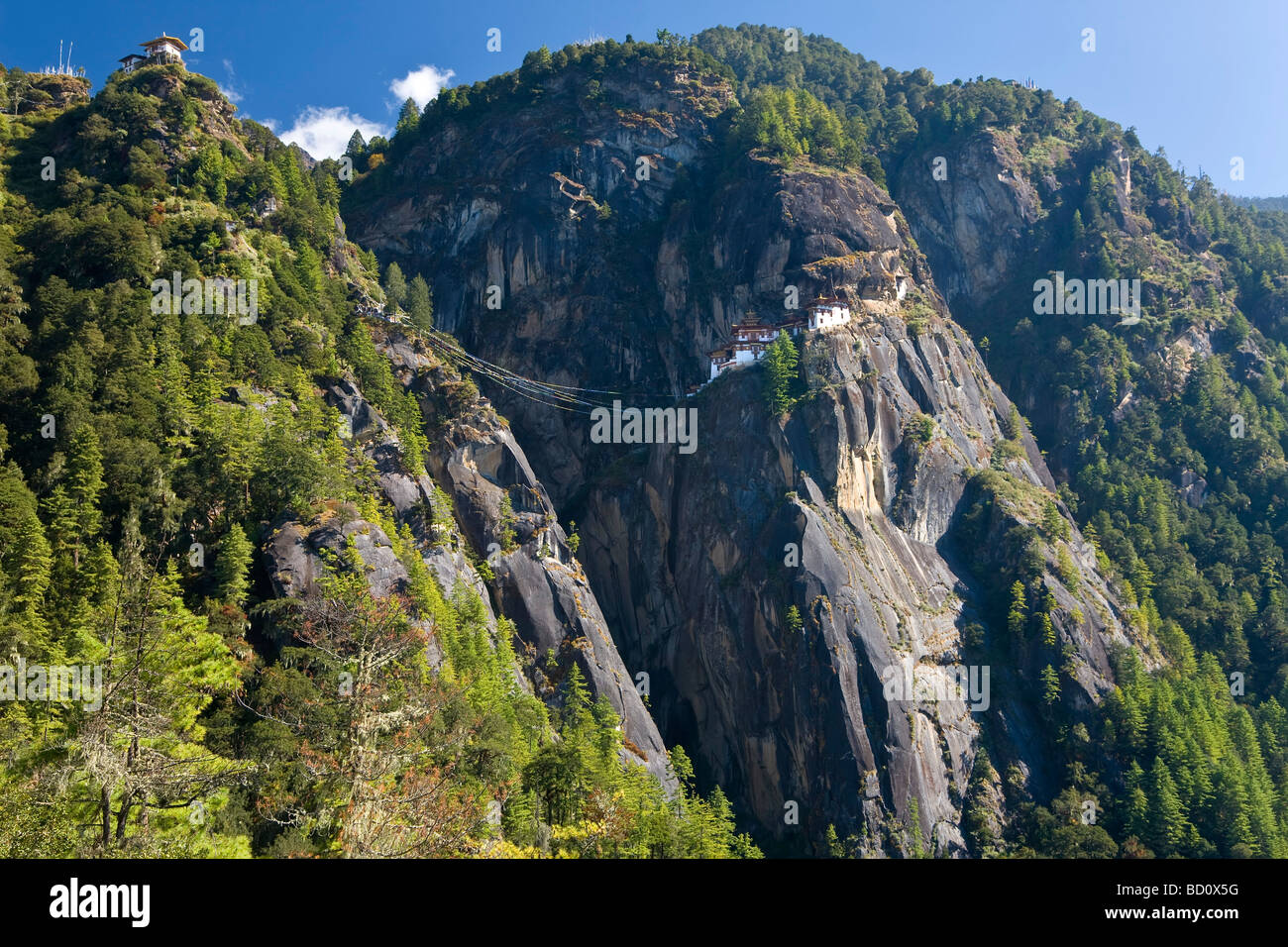 Monastère de Taktsang Dzong ou des Tigres de nid construit au 8ème siècle, le Bhoutan Paro Banque D'Images