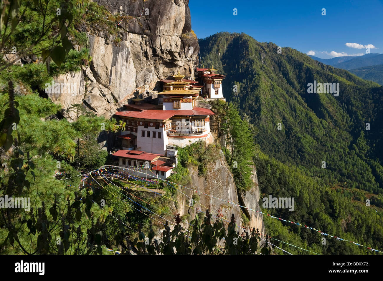 Monastère de Taktsang Dzong ou des Tigres de nid construit au 8ème siècle, le Bhoutan Paro Banque D'Images