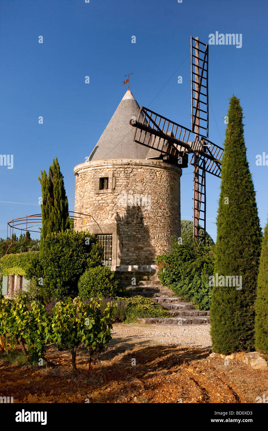 Accueil moulin à vent près de Gordes, Provence France Banque D'Images