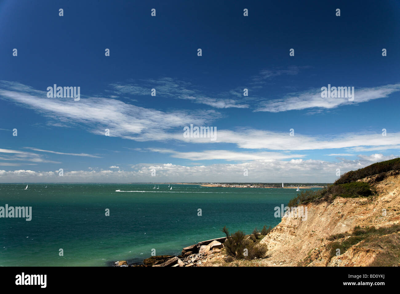 Falaises d'érosion sur l'île de Wight en face de Château de Hurst Banque D'Images
