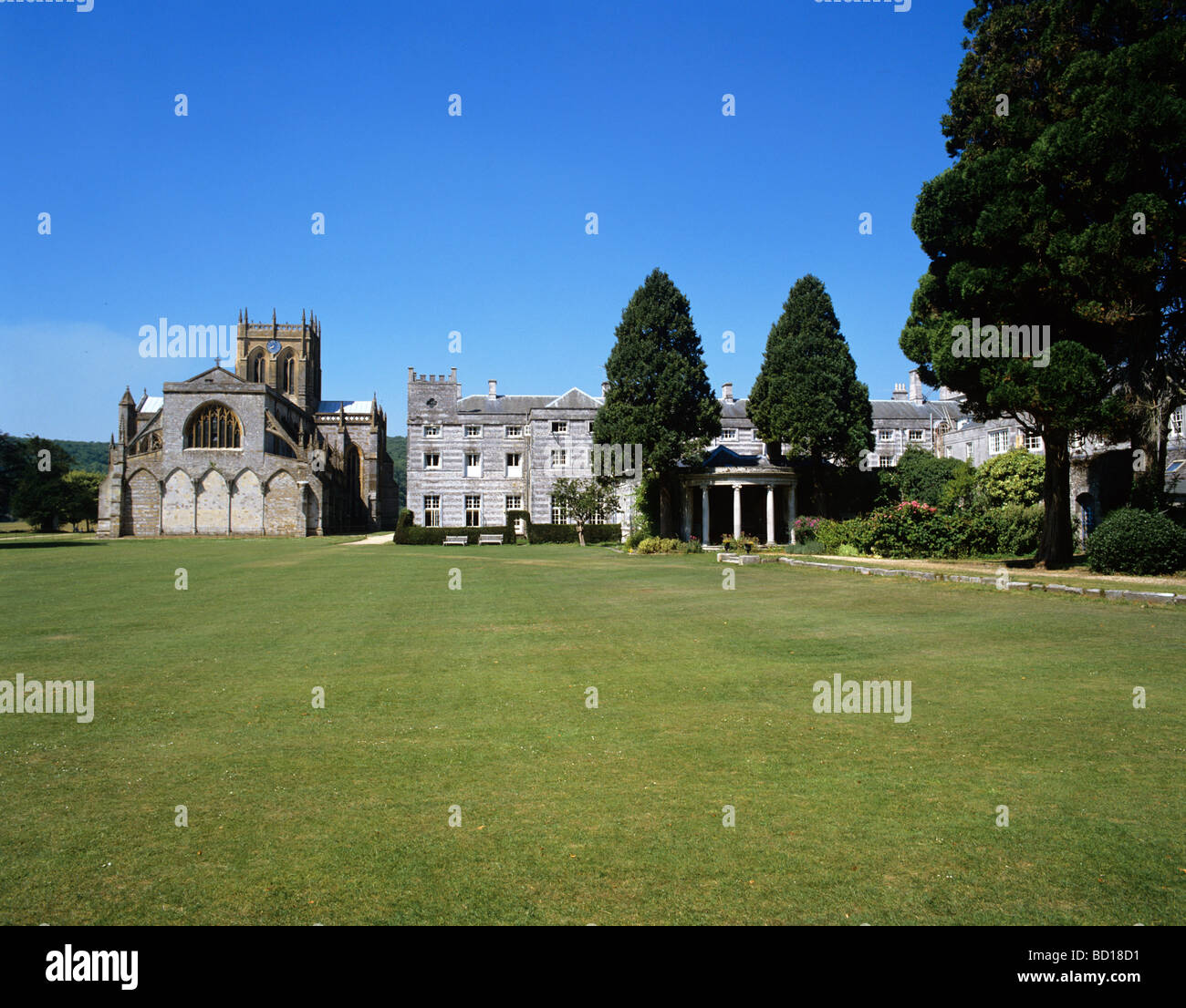 Abbaye de Milton et le bâtiment principal de l'abbaye-école de Milton, près du village de Milton Abbas Dorset Banque D'Images
