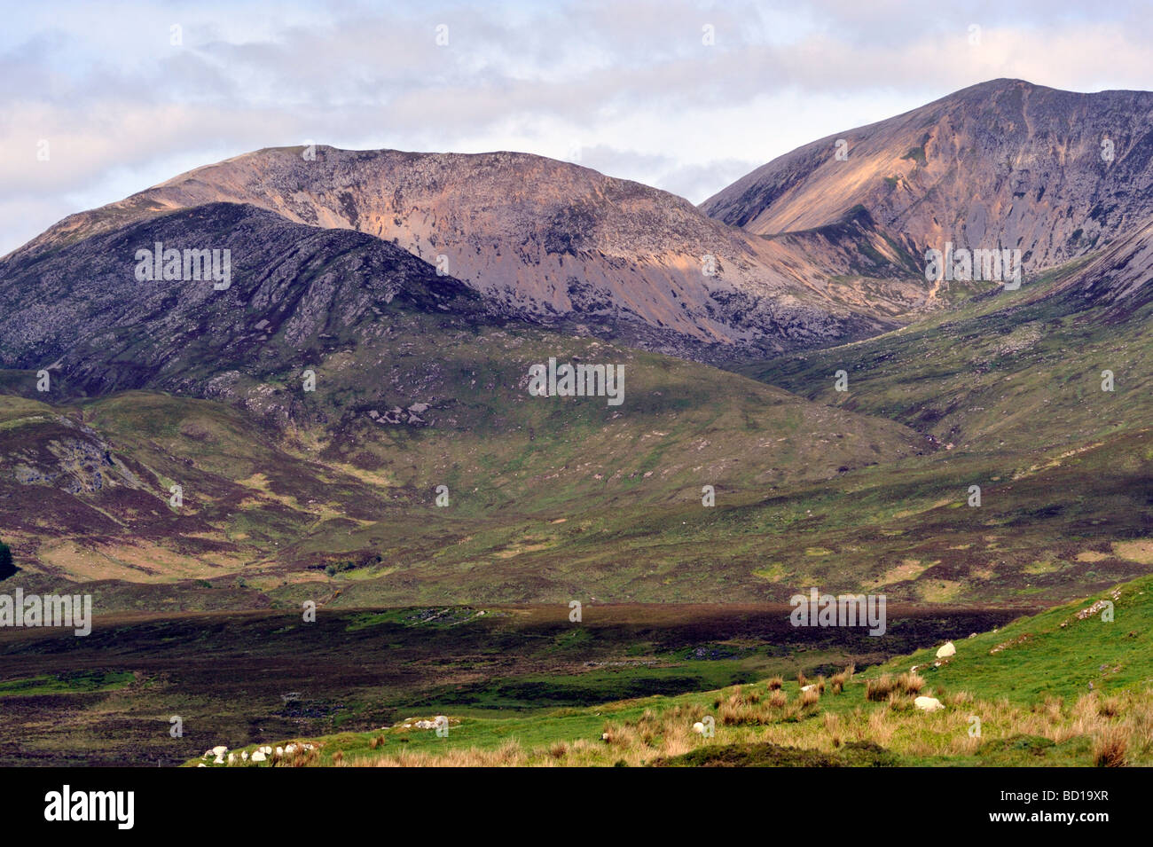 Beinn Dearg Bheag, Coire et Sgreamhach Beinn Dearg Mhor, de Strath Suardal. Strathaird, île de Skye, Écosse, Royaume-Uni, Europe. Banque D'Images