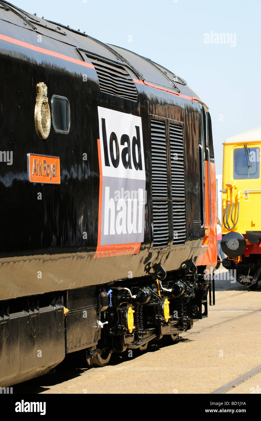 Matériel roulant locomotive Ark Royal de la charge de l'opérateur de fret ferroviaire principale de transport Banque D'Images