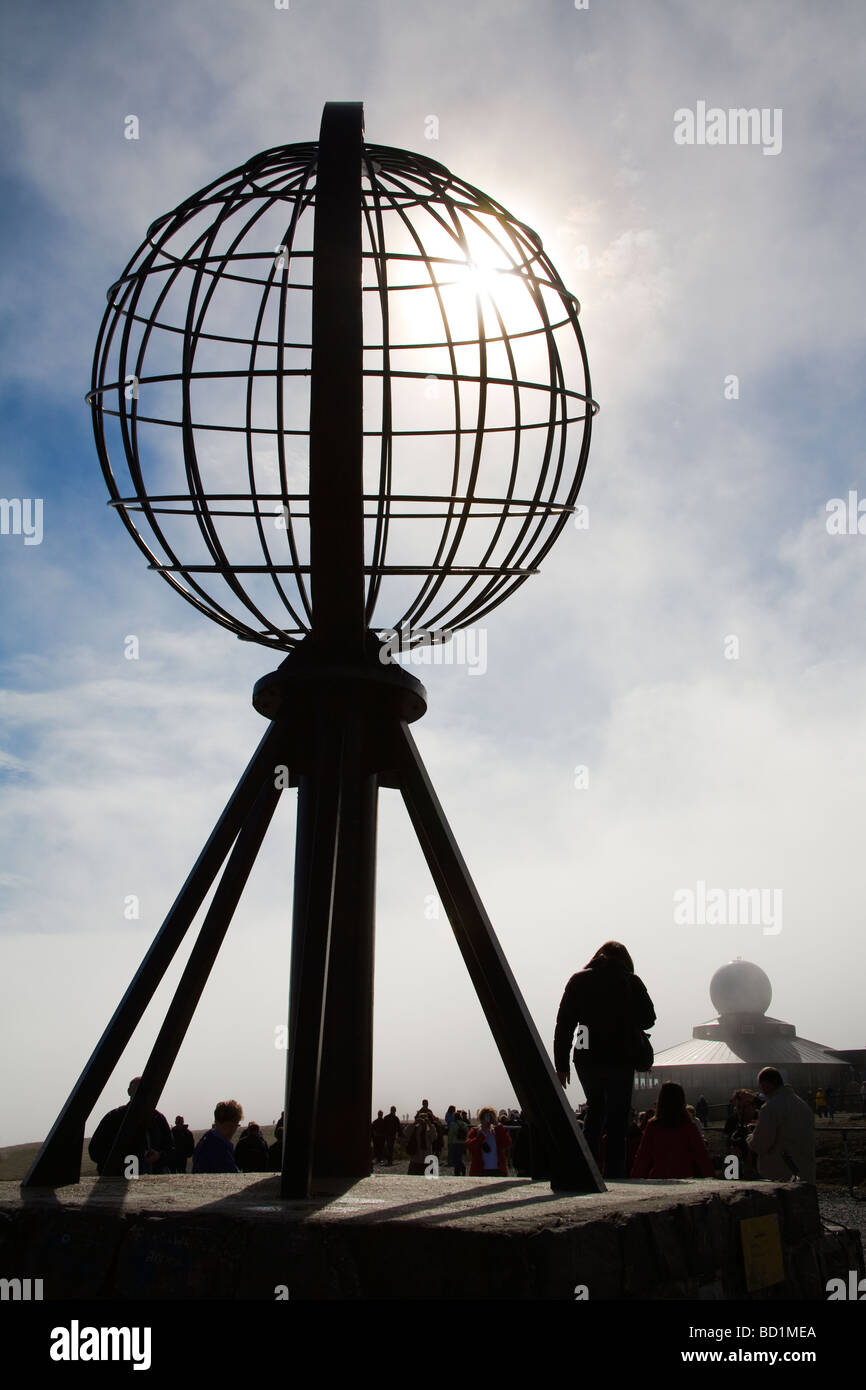 Le Globe Monument au cap Nord l'île de Mageroya Port Honningsvag Région Finnmark Océan Arctique Norvège Scandinavie Banque D'Images