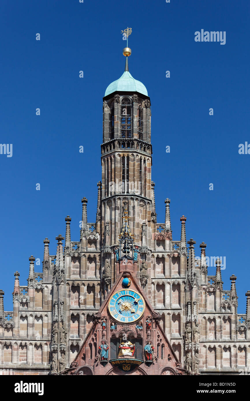Église Notre Dame, gothique, Catholique Romaine, "aennleinlaufen' horloge mécanique, clocher, église paroissiale de la ville, de la place principale, hi Banque D'Images