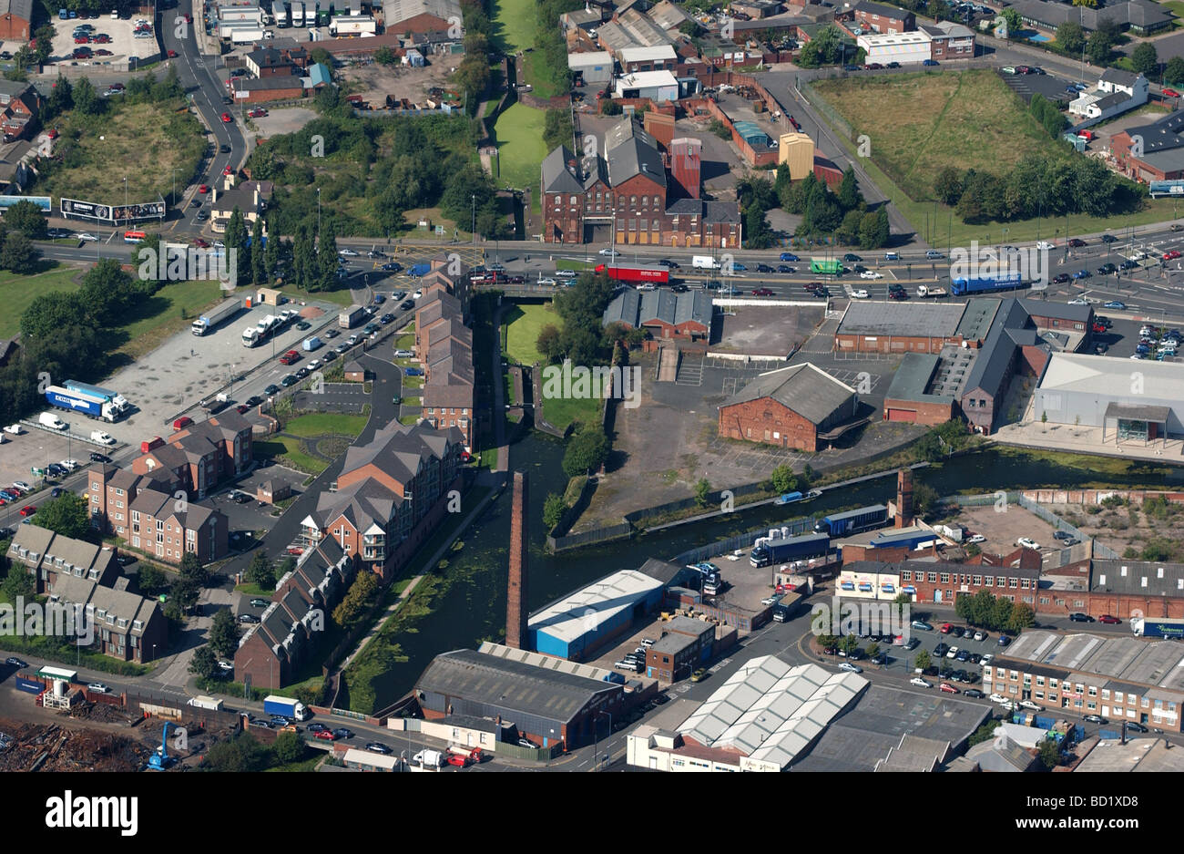 Vue aérienne de Walsall avec les Wolverhampton Road et canal de Walsall Banque D'Images