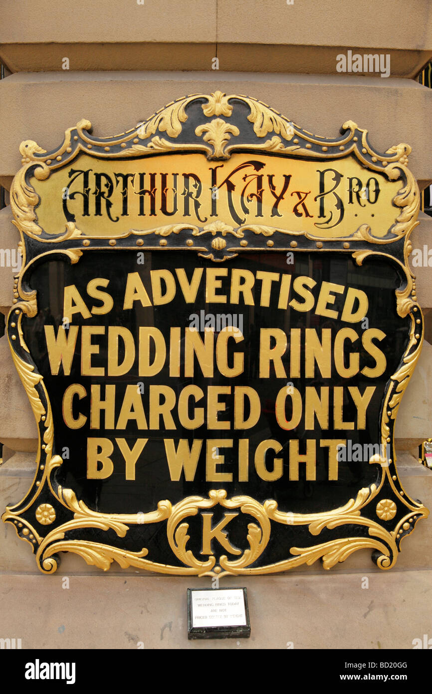 Arthur kay & bro shop avant avec son signe ouvert autour de 1897 fait maintenant partie de la burns groupe market street manchester Banque D'Images