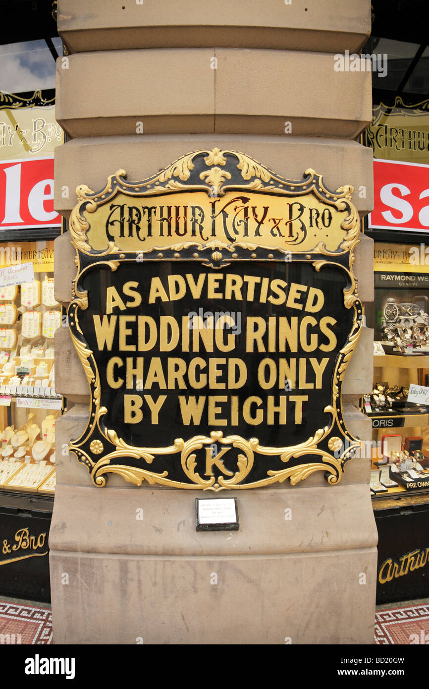 Arthur kay & bro shop avant avec son signe ouvert autour de 1897 fait maintenant partie de la burns groupe market street manchester Banque D'Images