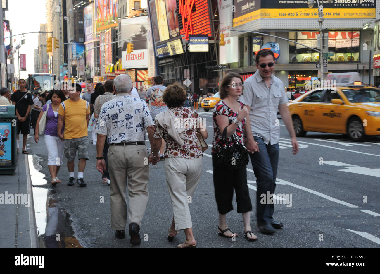 Broadway dans le quartier des théâtres de Manhattan, est à disposition jour et nuit. Banque D'Images