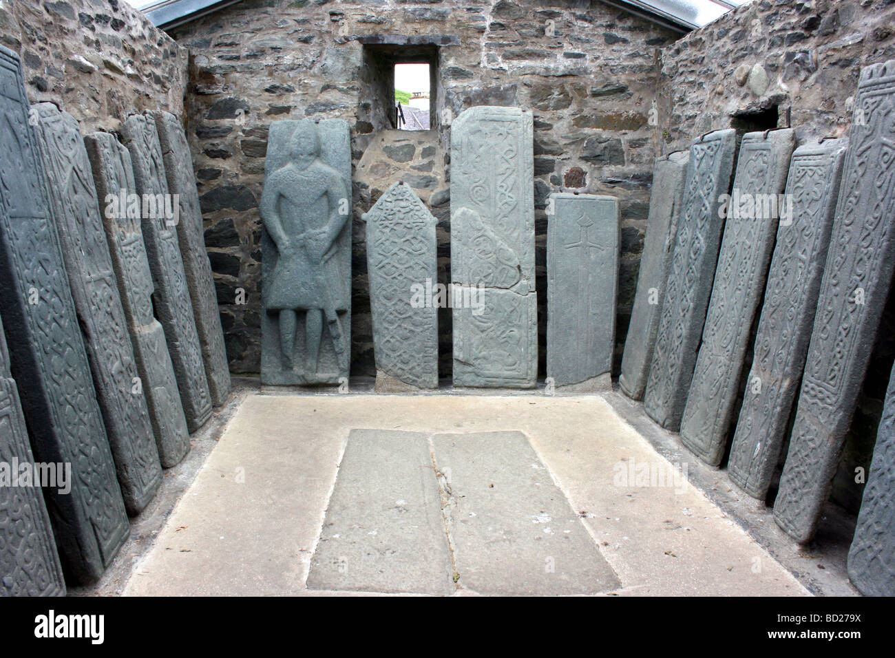 Pierres tombales anciennes dans le cimetière de Kilmartin Church, Argyll and Bute, Ecosse de l'Ouest Banque D'Images