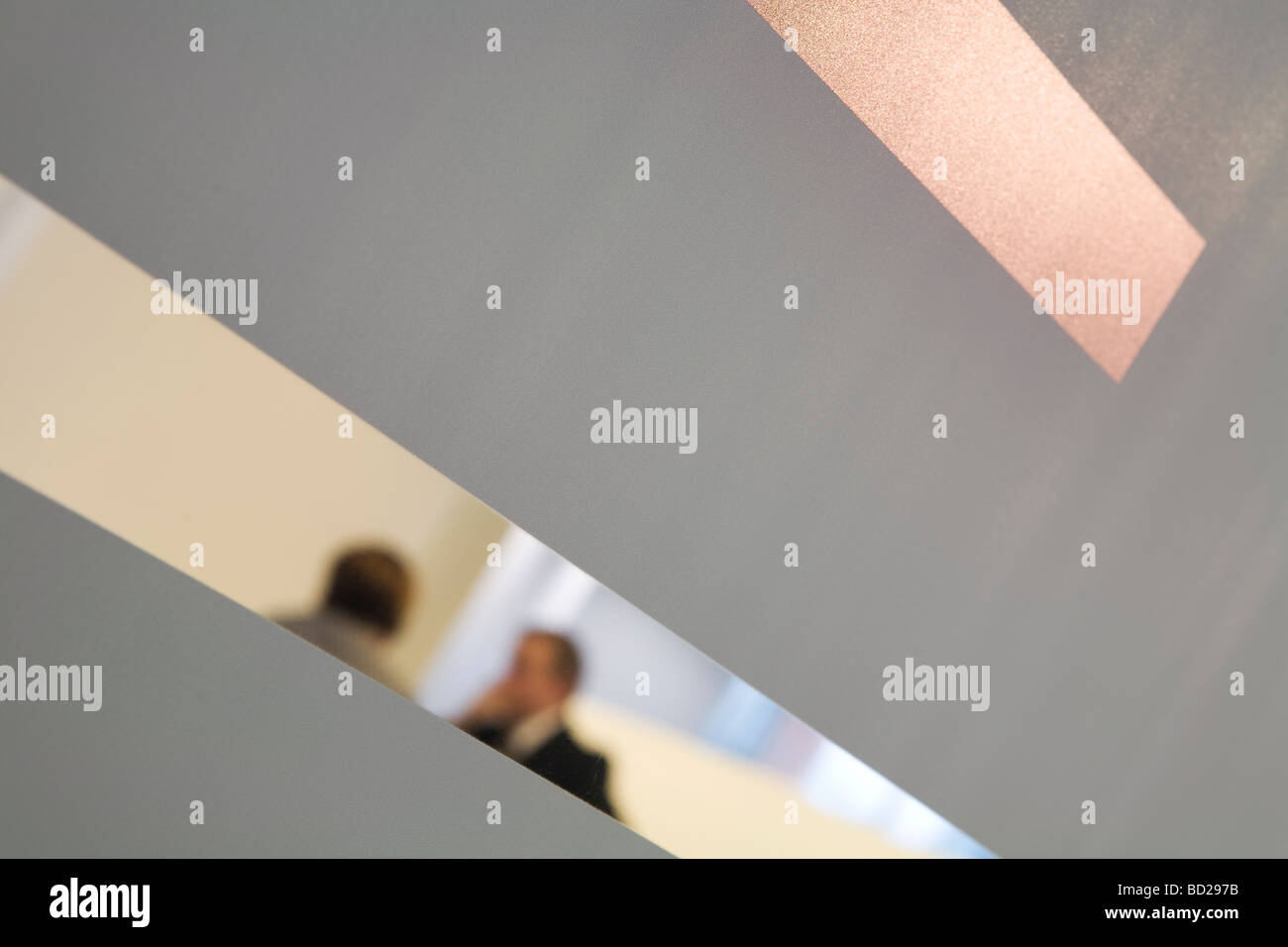 La photographie contemporaine de deux personnes ayant une réunion d'affaires Banque D'Images