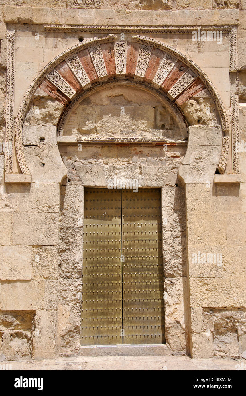 Porte ouvragée, la Mezquita de Cordoue, Cordoue, Province, Andalousie, Espagne Banque D'Images