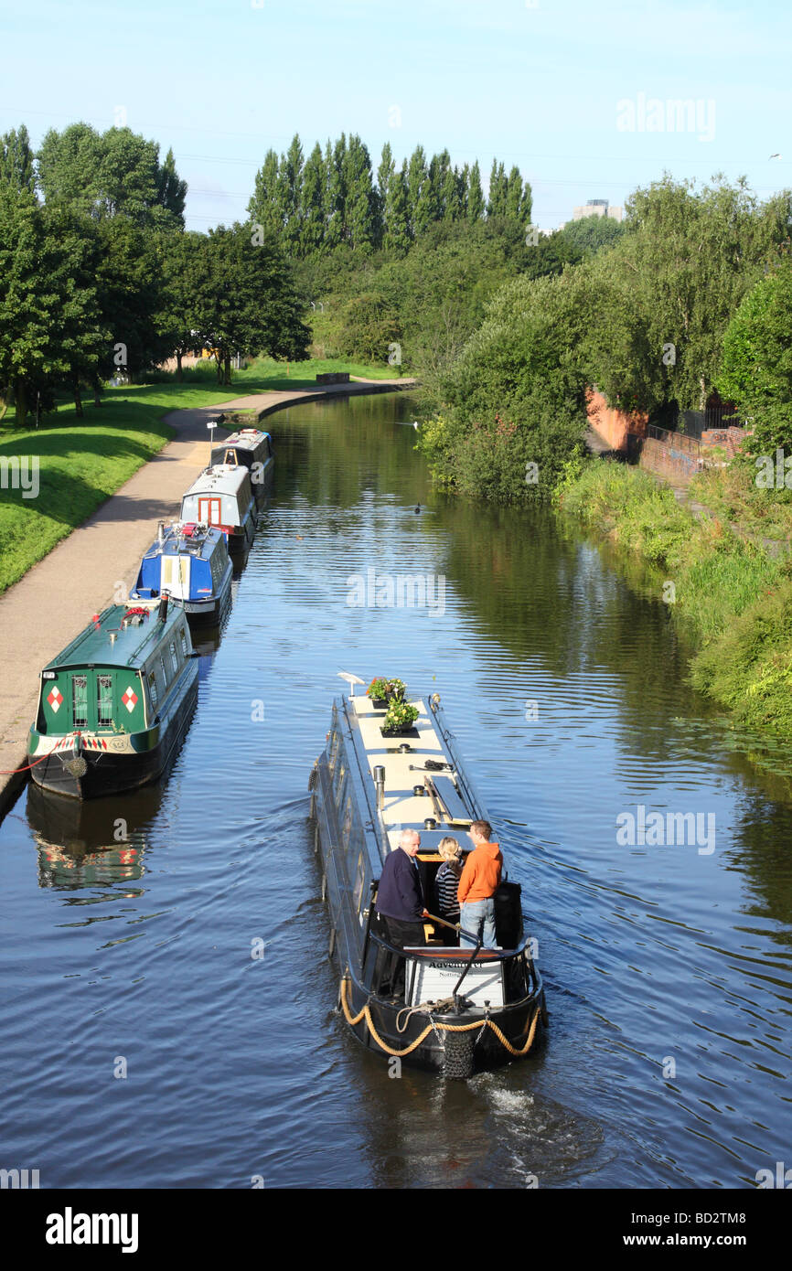 Narrowboats sur un canal de Nottingham. Banque D'Images
