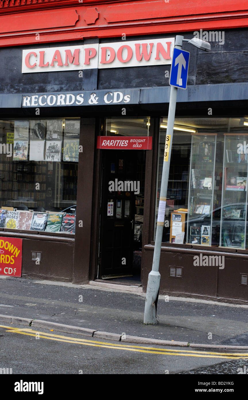 Un magasin de musique à Manchester "CLAMPDOWN RECORDS'. Banque D'Images