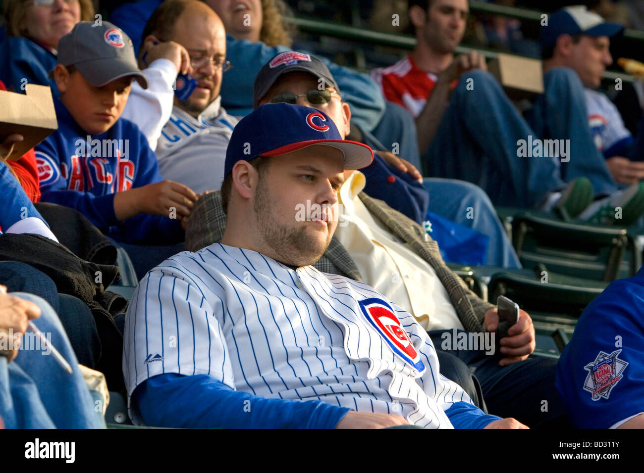 Fans des Cubs de Chicago à Wrigley Field de Chicago Illinois USA Banque D'Images