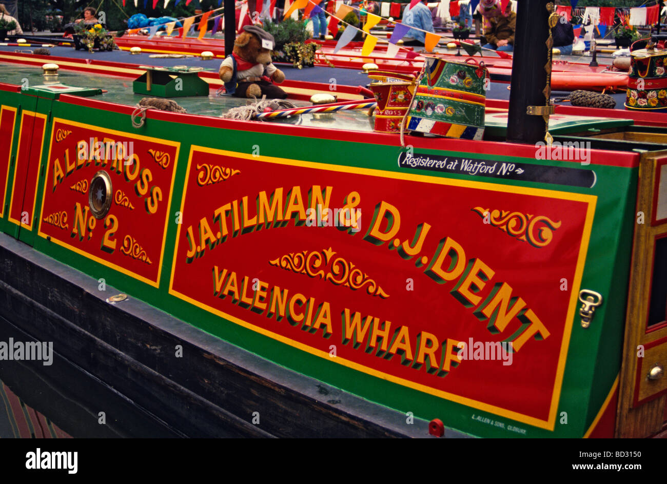 La décoration colorée de l'15-04 traditionnels à petite Venise sur le Canal Grand Union Banque D'Images