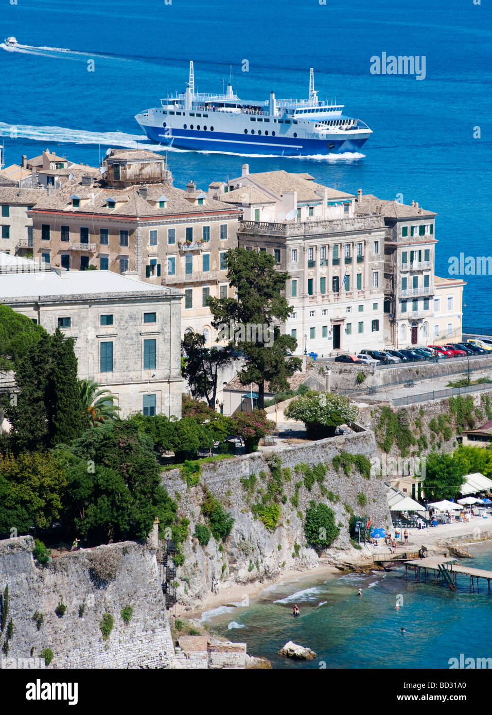 Détail de Kerkyra Ville avec passagers sur l'île de Corfou en Grèce Banque D'Images
