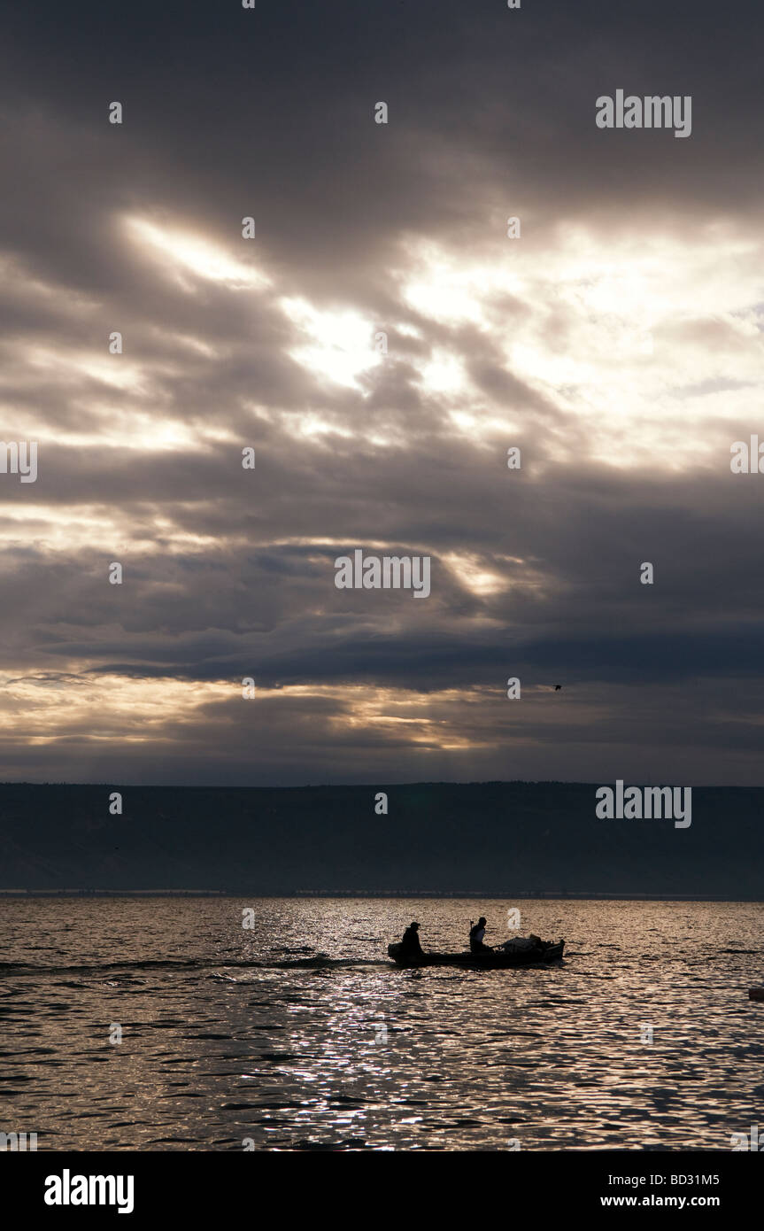 Les pêcheurs de plaisance sur la mer de Galilée, de Tibériade, également ou le lac de Tibériade, un vaste lac d'eau douce dans le nord d'Israël Banque D'Images